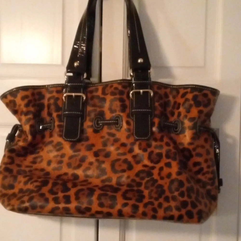 Dooney & Bourke purse - Picture 2 of 3
